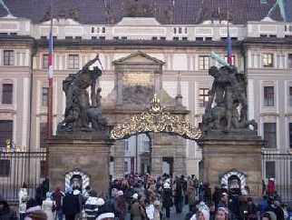 L'ingresso al castello presidenziale. 